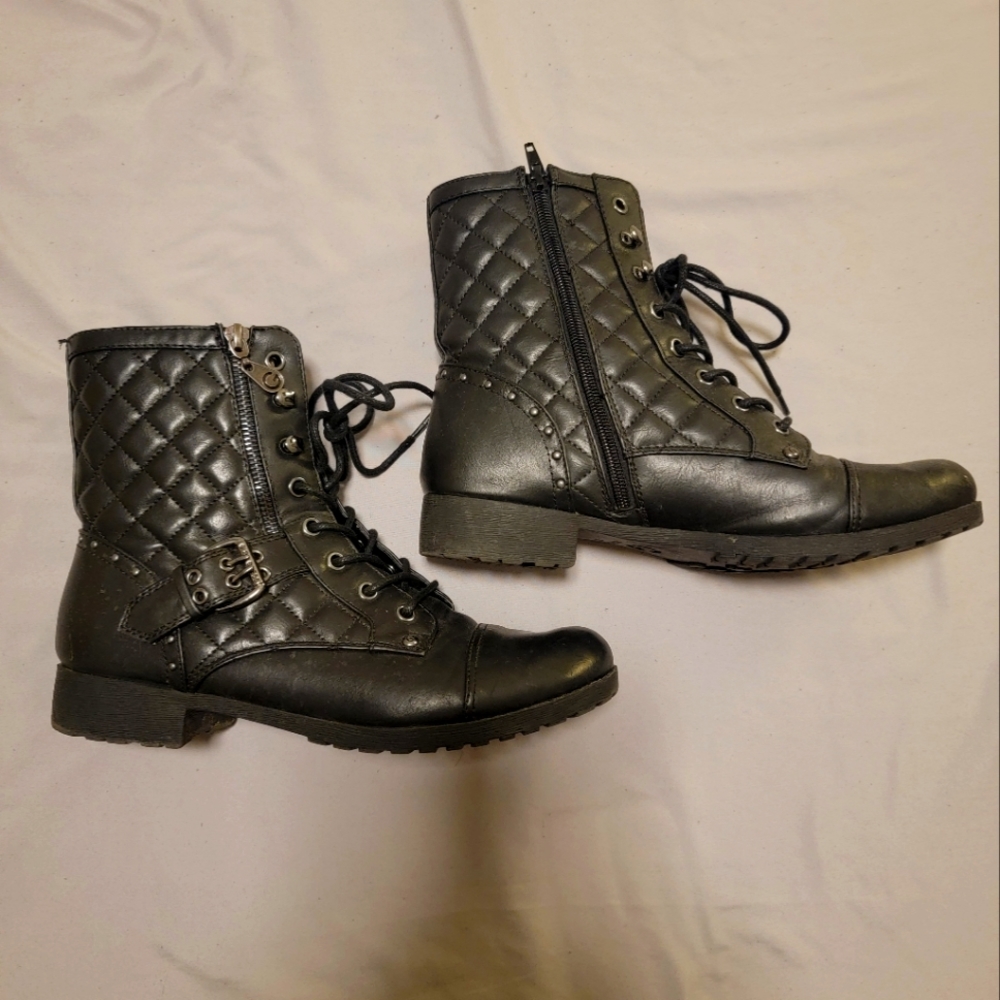 GUESS zip up combat style boots